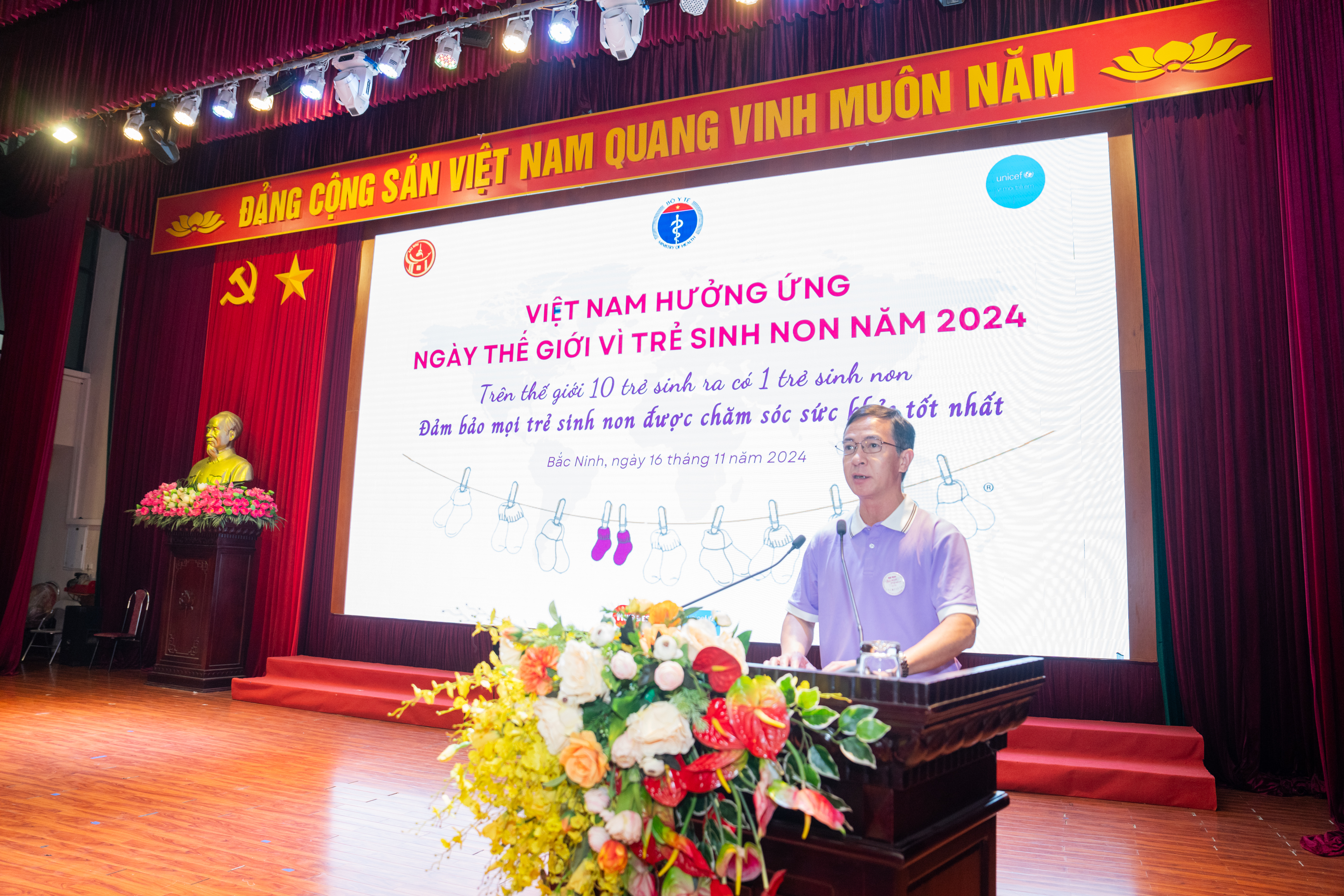 Vietnamese Deputy Minister of Health Tran Van Thuan speaks at a meeting held in northern Vietnam’s Bac Ninh Province on November 16, 2024 in response to the World Prematurity Day (November 17). Photo: UNICEF