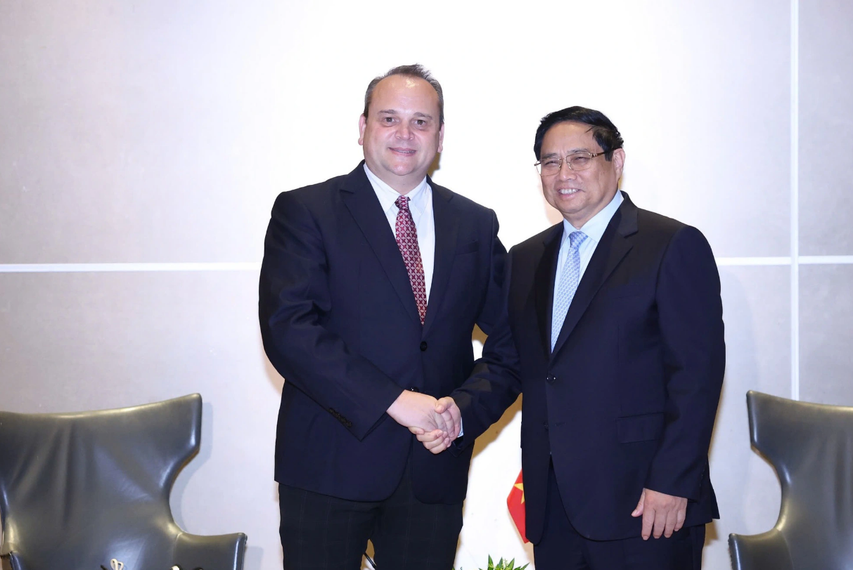 Vietnam’s Prime Minister Pham Minh Chinh (R) meets Roger Zen, chairman and CEO of Oceanside One Trading in Brazil on November 17, 2024. Photo: Doan Bac