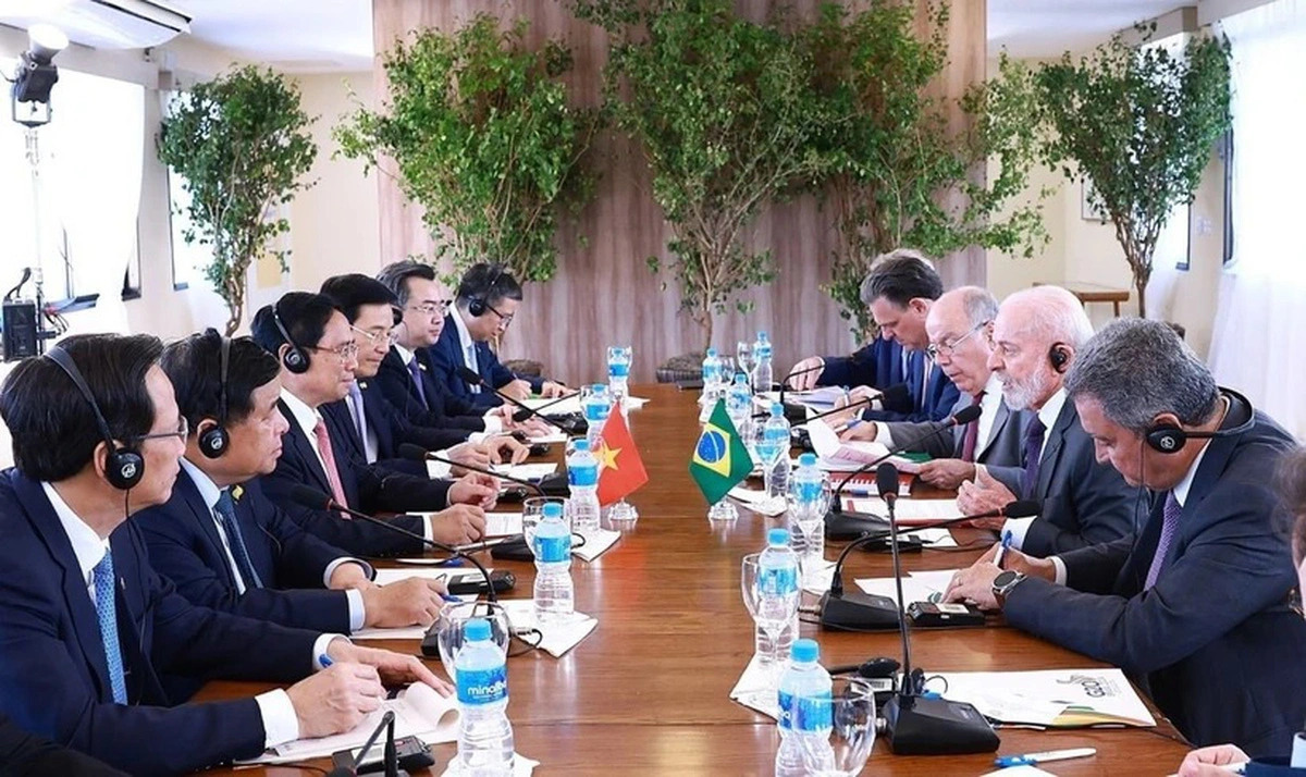 An overview of the talks between a Vietnamese delegation led by Prime Minister Pham Minh Chinh (L) and its Brazilian counterpart headed by President Luiz Inácio Lula da Silva in Rio de Janeiro on November 17, 2024. Photo: Vietnam News Agency