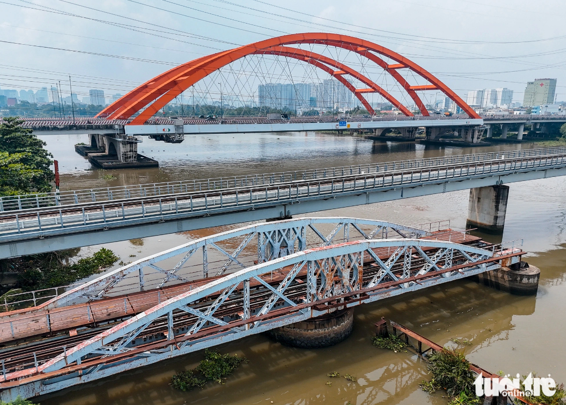 Ho Chi Minh City replaces decades-old steel bridges