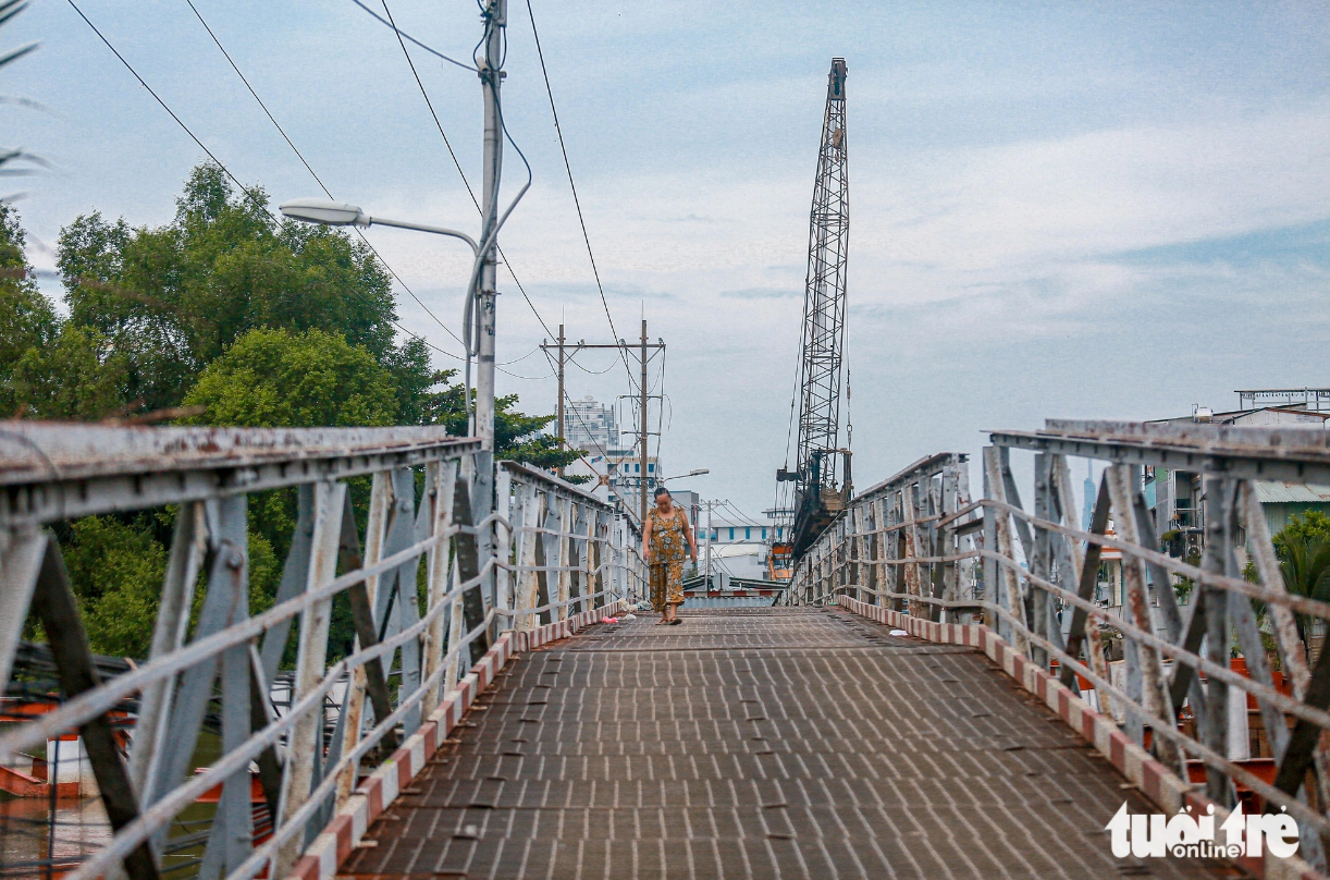 Steel Rach Dia Bridge, built before 1975, was dismantled in late 2023. Photo: Chau Tuan / Tuoi Tre