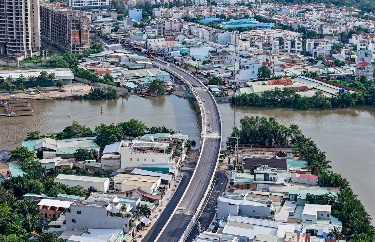 The new Rach Dia bridge is scheduled to open to traffic in December 2024. Photo: Chau Tuan / Tuoi Tre