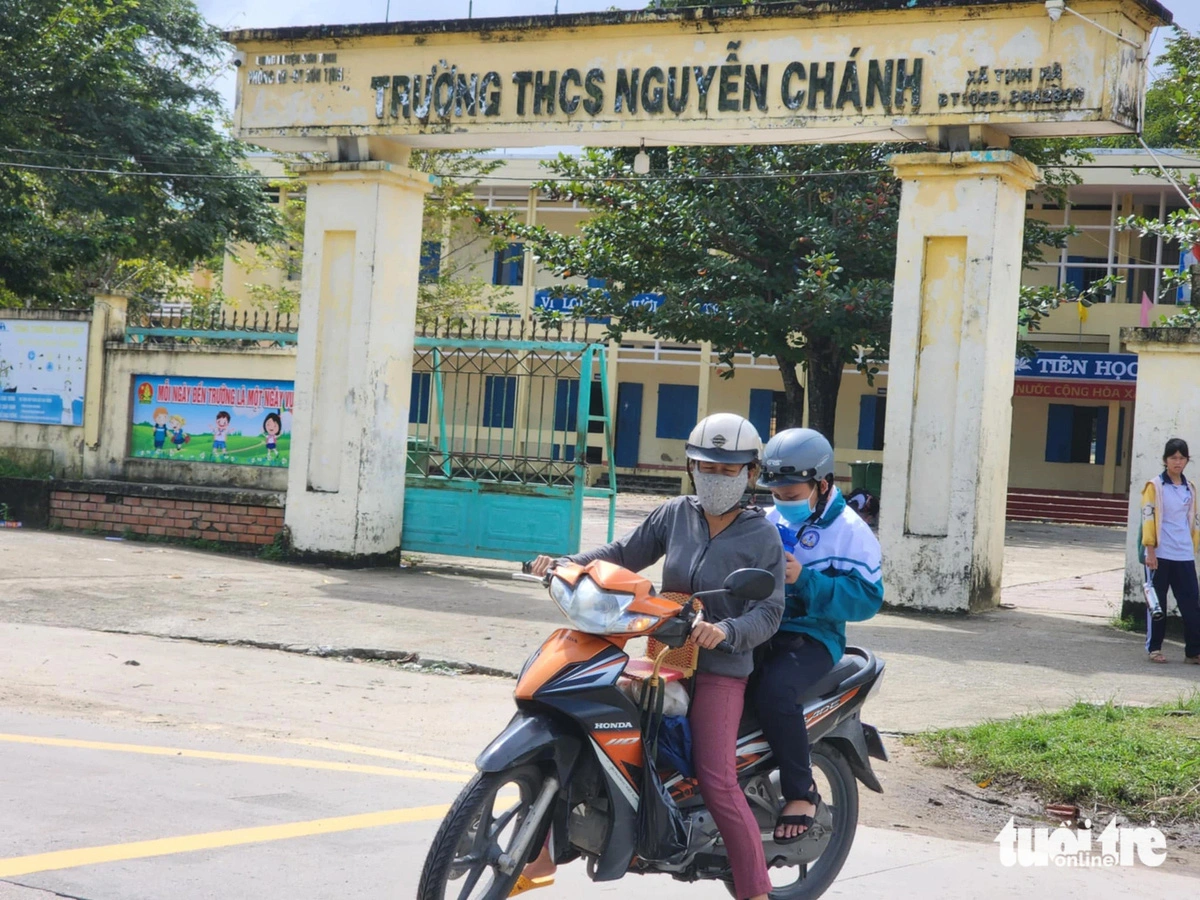 Parents complain about cursory medical check-ups for middle school students in Vietnam