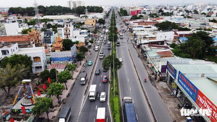 A part of the 8.7km long section of National Highway 22, from An Suong intersection to Belt Road 3 in Ho Chi Minh City, which will be expanded to 10 lanes. Photo: Phuong Nhi / Tuoi Tre