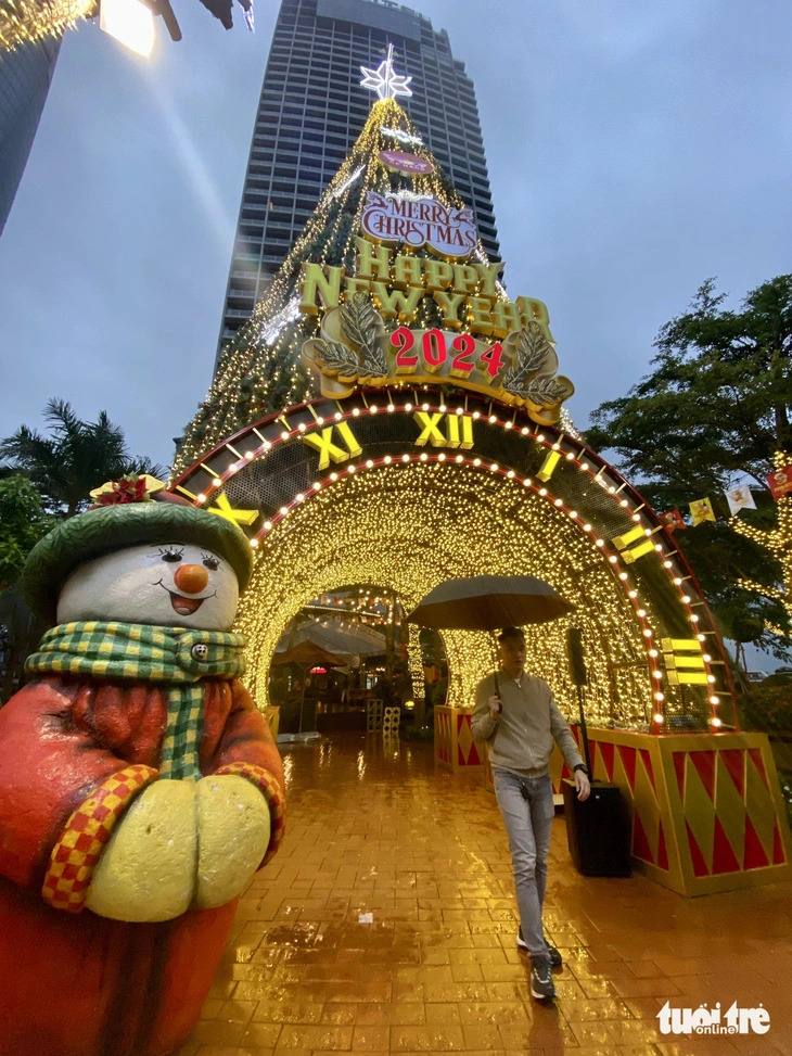 Christmas tree decorations in Da Nang City, central Vietnam. Photo: Truong Trung / Tuoi Tre