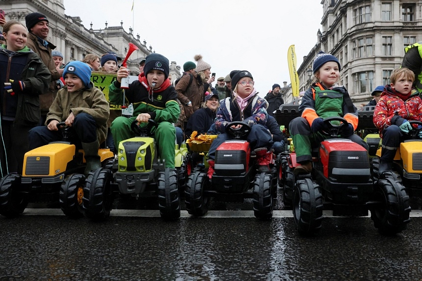 Children's wellbeing 'under threat' in 2050, warns UNICEF