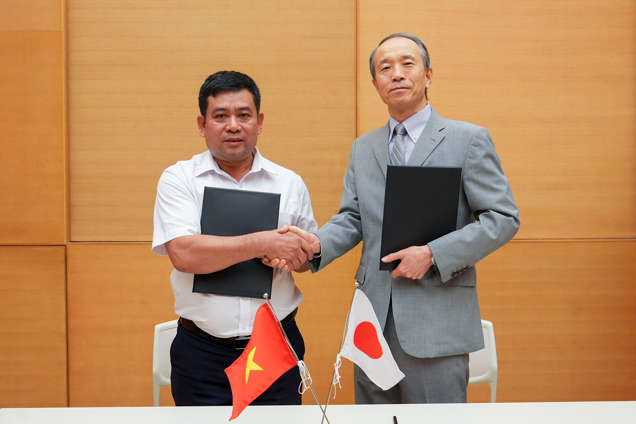 Grassroots aid projects in Vietnam nurture Japan-Vietnam relationship: consul general