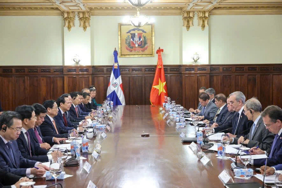 An overview of the talks between a Vietnamese delegation led by PM Pham Minh Chinh (L) and its Dominican Republic counterpart headed by President Luis Rodolfo Abinader Corona in Santo Domingo, Dominican Republic on November 20, 2024. Photo: Doan Bac / Tuoi Tre