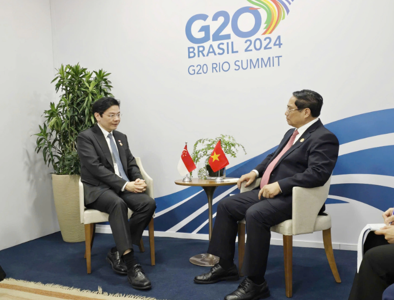 Vietnamese Prime Minister Pham Minh Chinh (R) meets his Singaporean counterpart Lawrence Wong in Brazil on November 19, 2024. Photo: Doan Bac