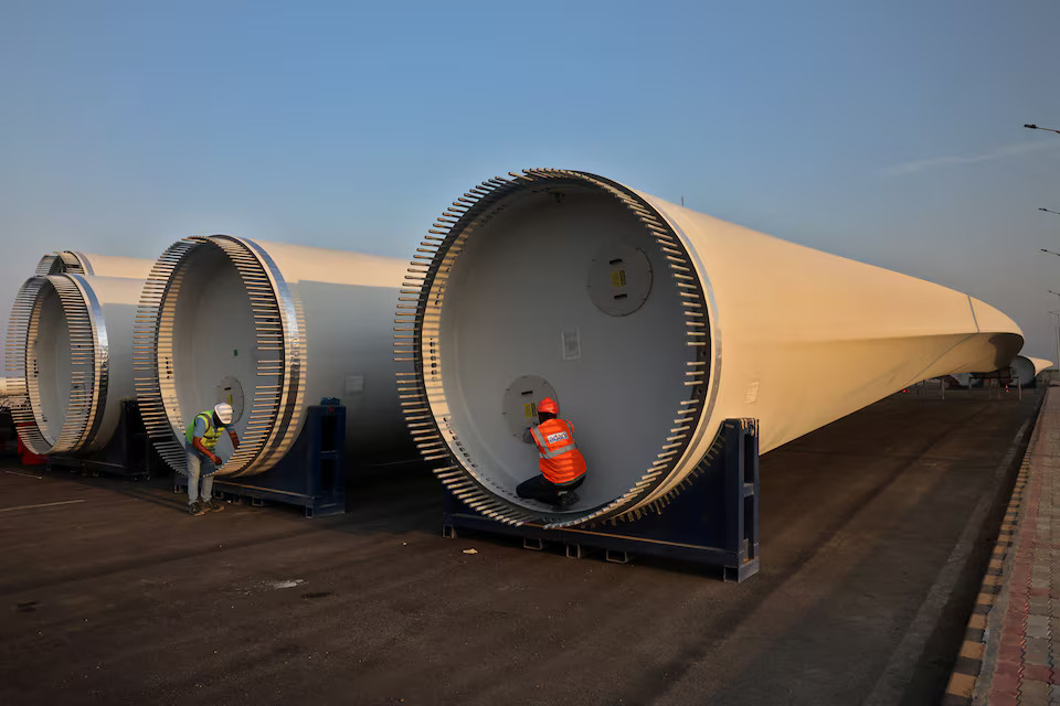 Workers prepare blades of a power-generating windmill turbine for transport, at the plant of Adani Green Energy Ltd (AGEL) at Mundra, India, April 11, 2024. Photo: Reuters