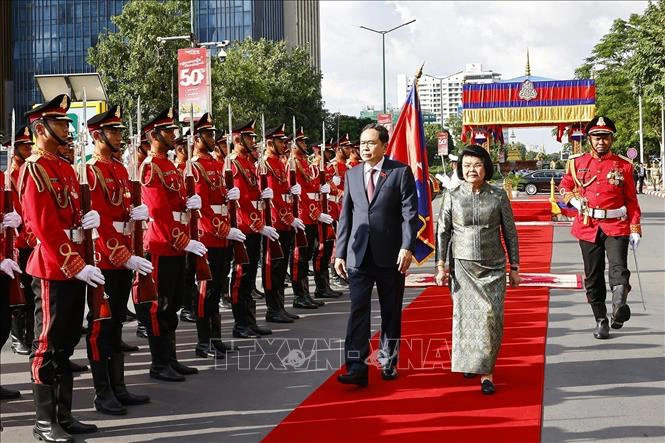 Cambodia hosts solemn welcome ceremony for top Vietnamese legislator