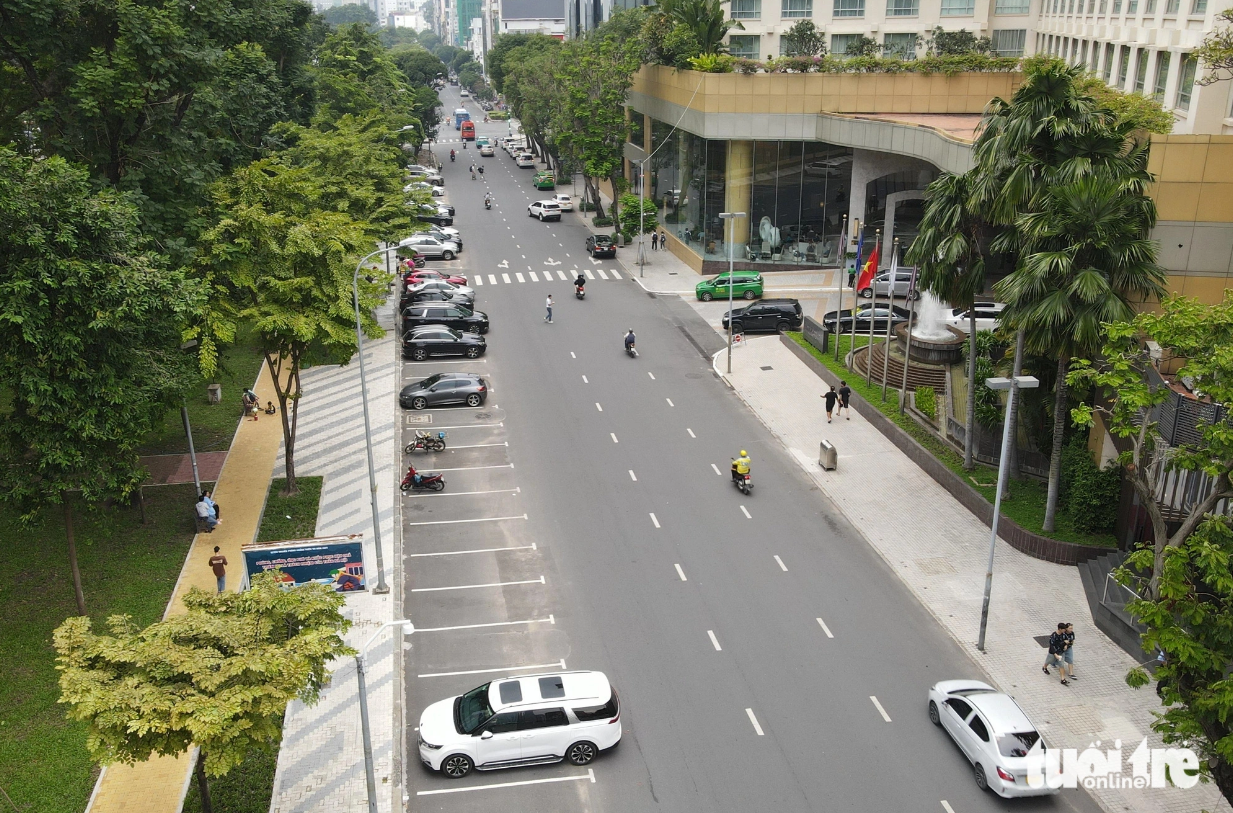 Le Lai Street in downtown Ho Chi Minh City will be subject to a pilot program of RFID-based on-street car parking fee collection. Photo: Phuong Nhi / Tuoi Tre