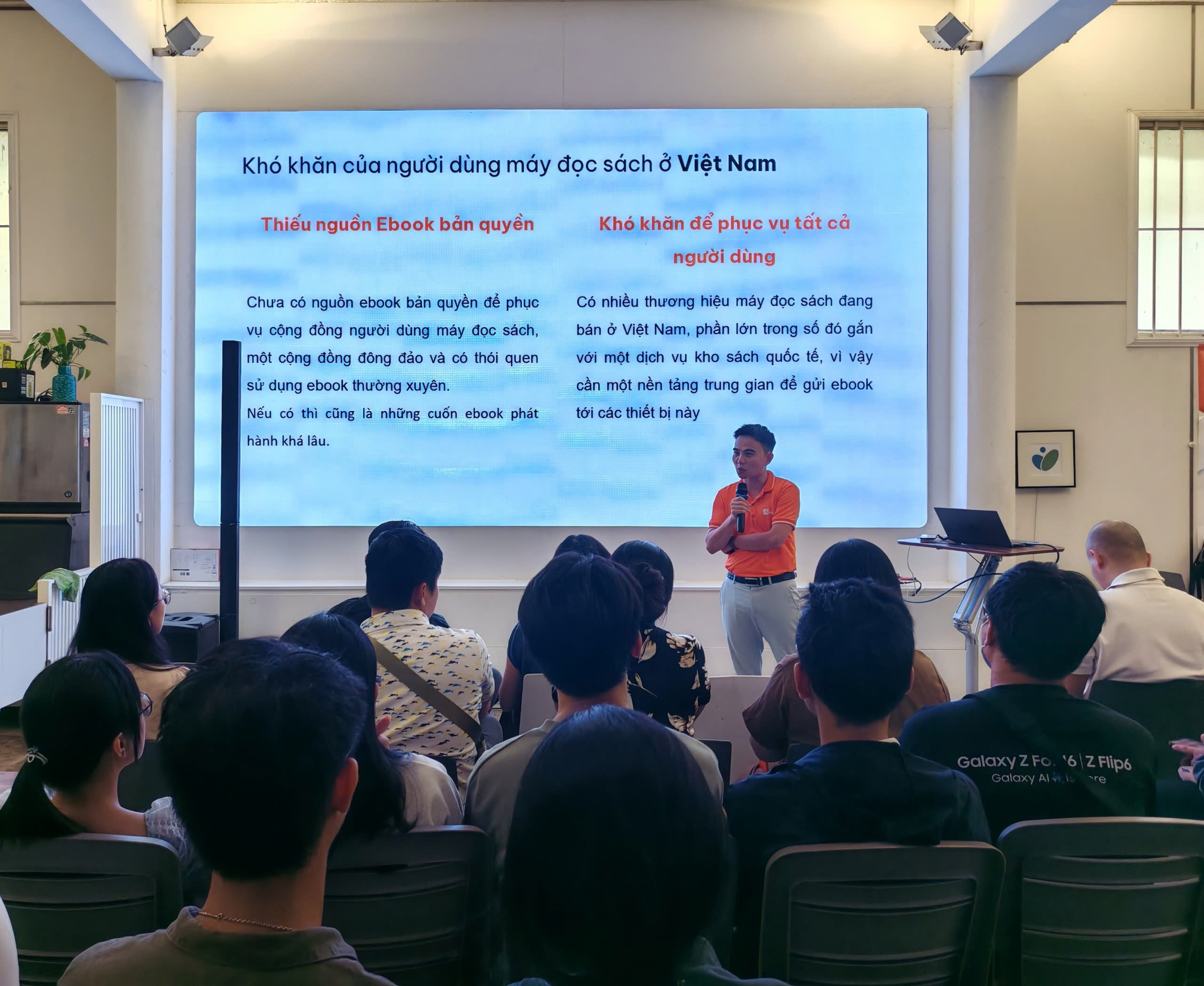 Nguyen The Hung, CEO of Akishop, shares about the Savi application that is about to go into operation officially - Photo: Kim Thoa - Photo: Kim Thoa / Tuoi Tre News