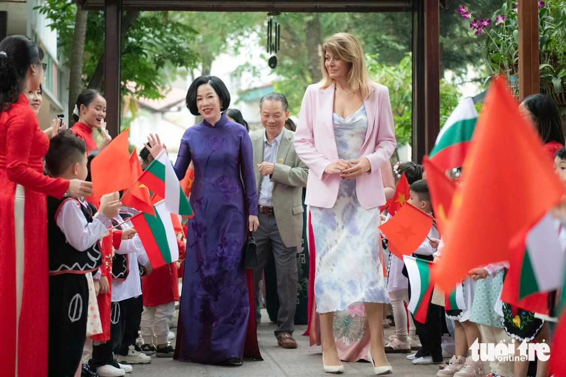 Spouses of Vietnamese, Bulgarian presidents visit Hanoi kindergarten