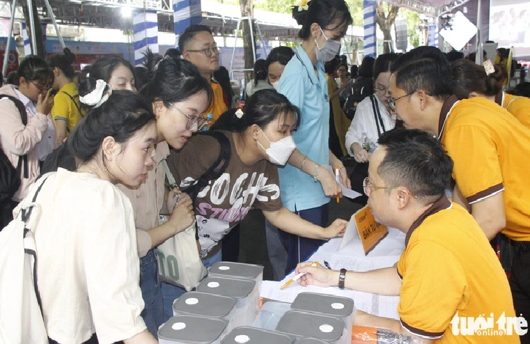 Many employers in Vietnam plan salary rises for 2025. Photo: Cong Trieu / Tuoi Tre