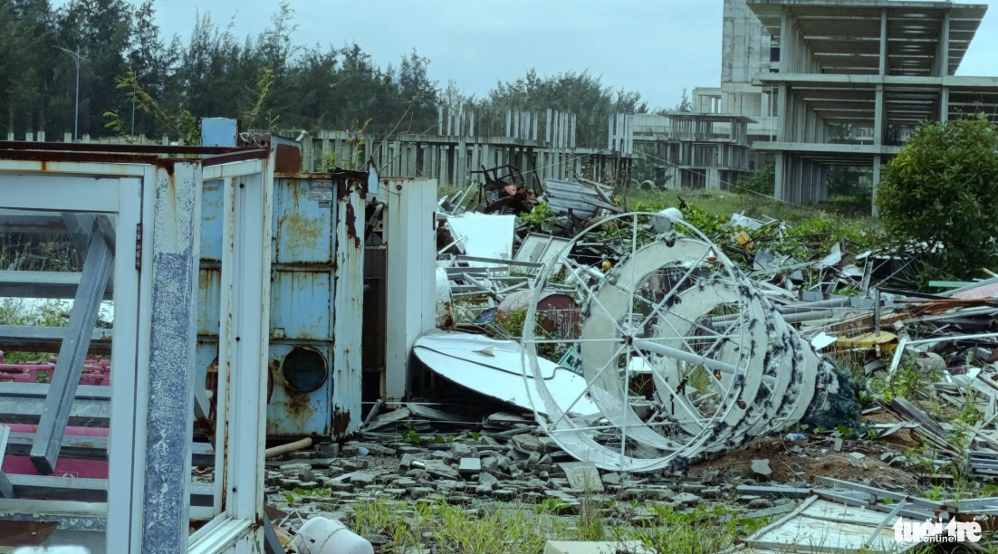 Many components of Cocobay Da Nang, a mammoth tourism, lodging and entertainment complex project in Da Nang, central Vietnam, remain abandoned. Photo: Doan Cuong / Tuoi Tre