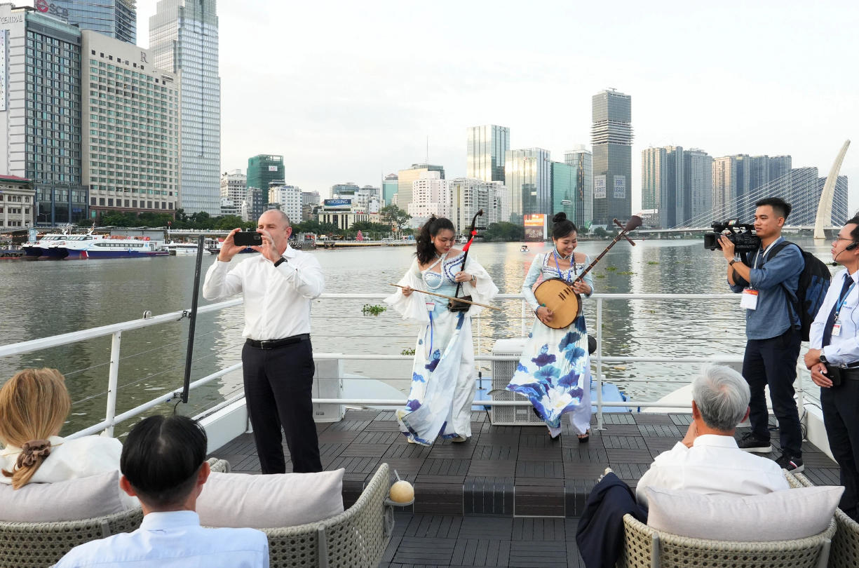 Bulgarian President Rumen Radev’s trip to Ho Chi Minh City wraps up his official visit to Vietnam. Photo: Huu Hanh / Tuoi Tre