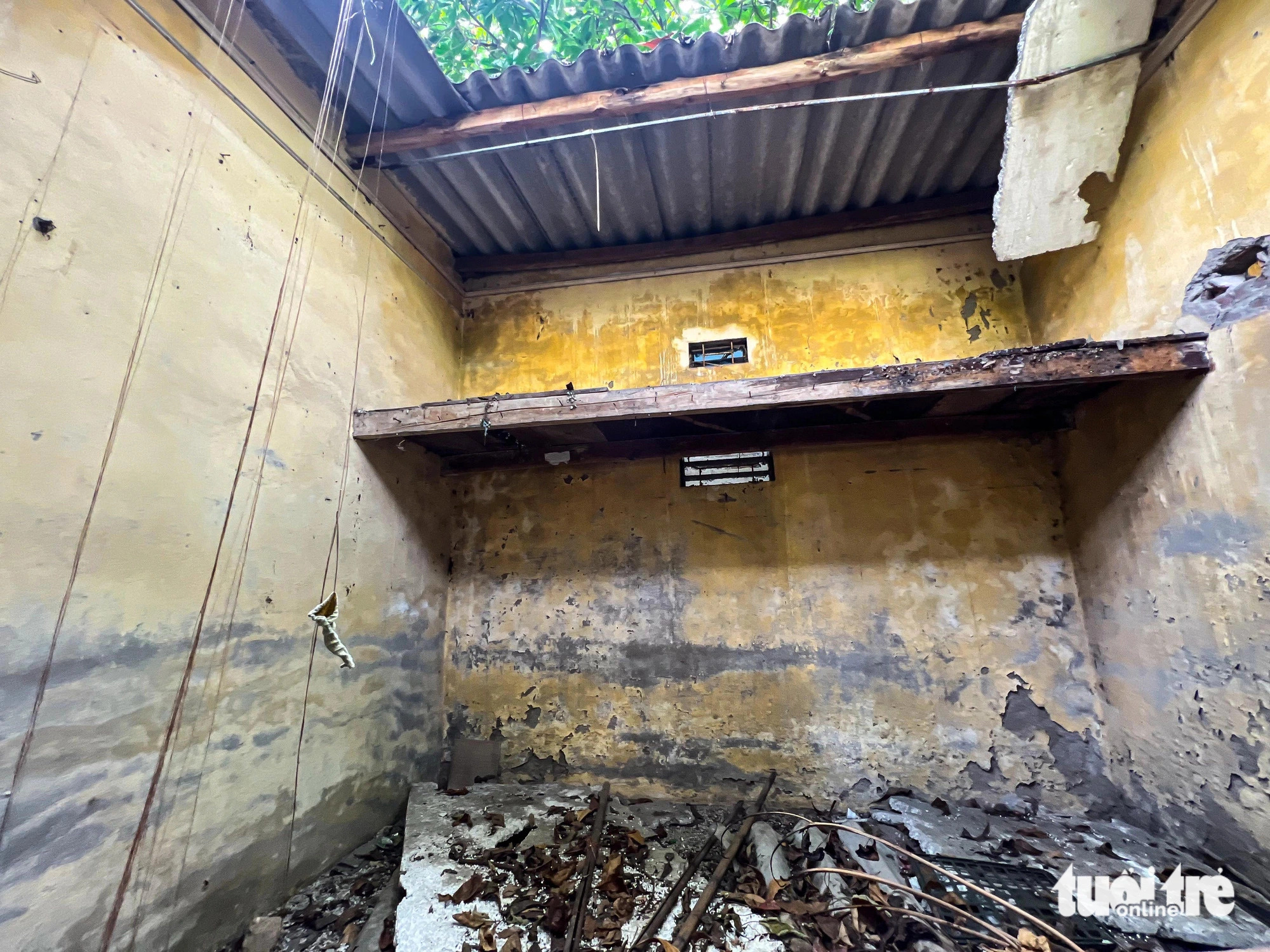 Both the exterior and interior of the building at 55 To Hieu Street are in poor condition, appearing rundown despite its location on a busy street. Photo: Pham Tuan / Tuoi Tre