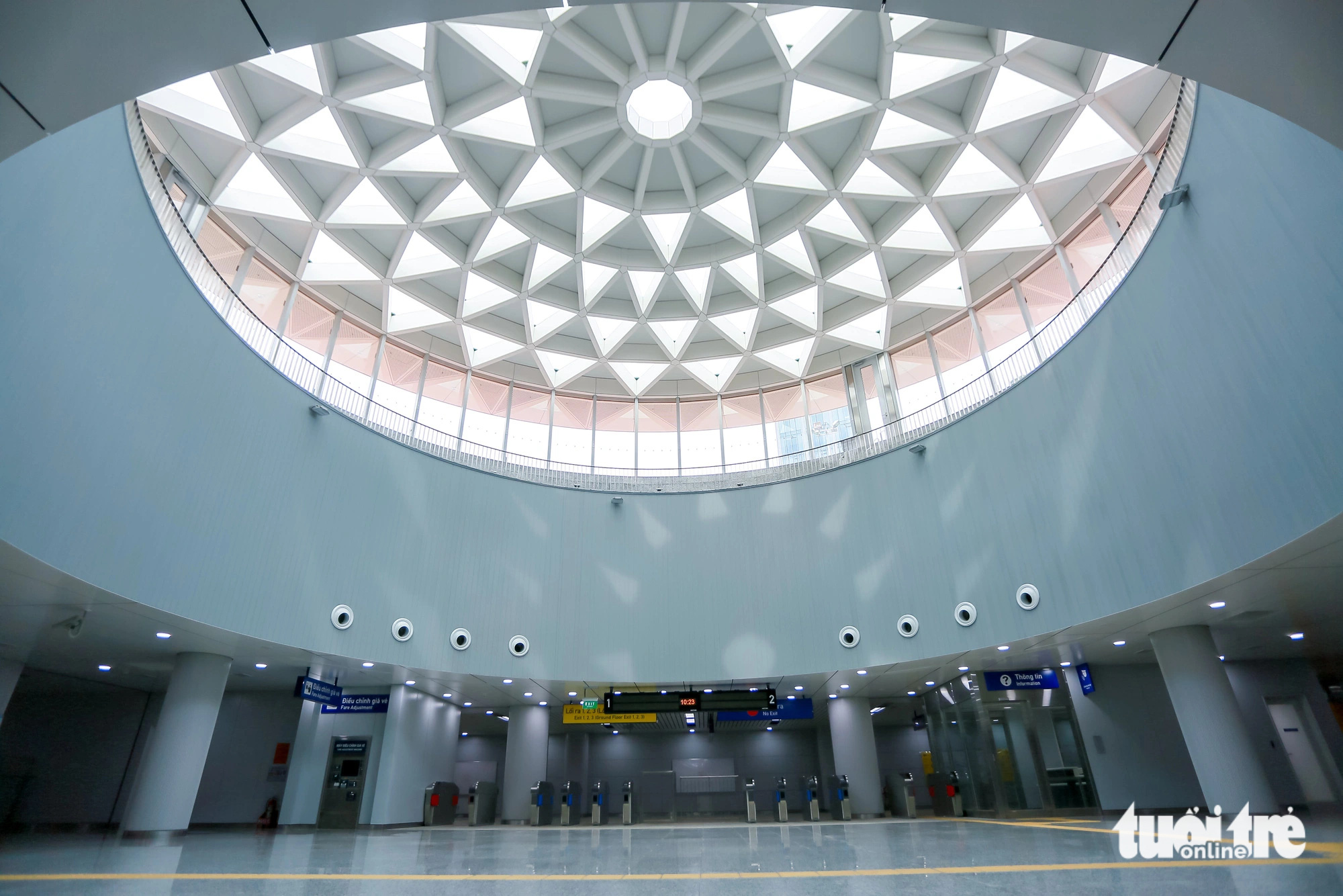 The lotus-shaped skylight at Ben Thanh underground station on metro line No. 1 in District 1, Ho Chi Minh City. Photo: Chau Tuan / Tuoi Tre