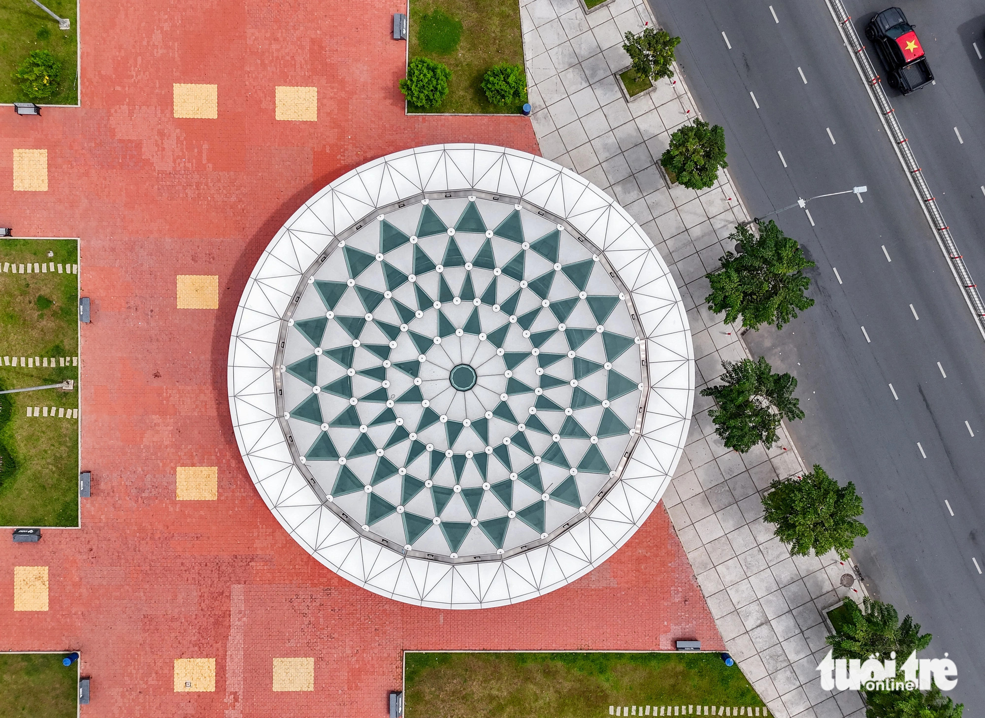 The lotus-shaped skylight is seen from above Ben Thanh underground station on metro line No. 1 in District 1, Ho Chi Minh City. Photo: Chau Tuan / Tuoi Tre