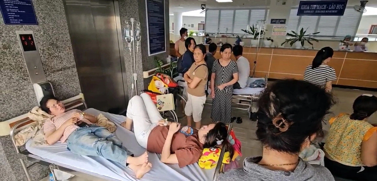 Victims of the mass banh mi food poisoning case are treated at Vung Tau Hospital in Vung Tau City, Ba Ria-Vung Tau Province, southern Vietnam. Photo: Dong Ha / Tuoi Tre