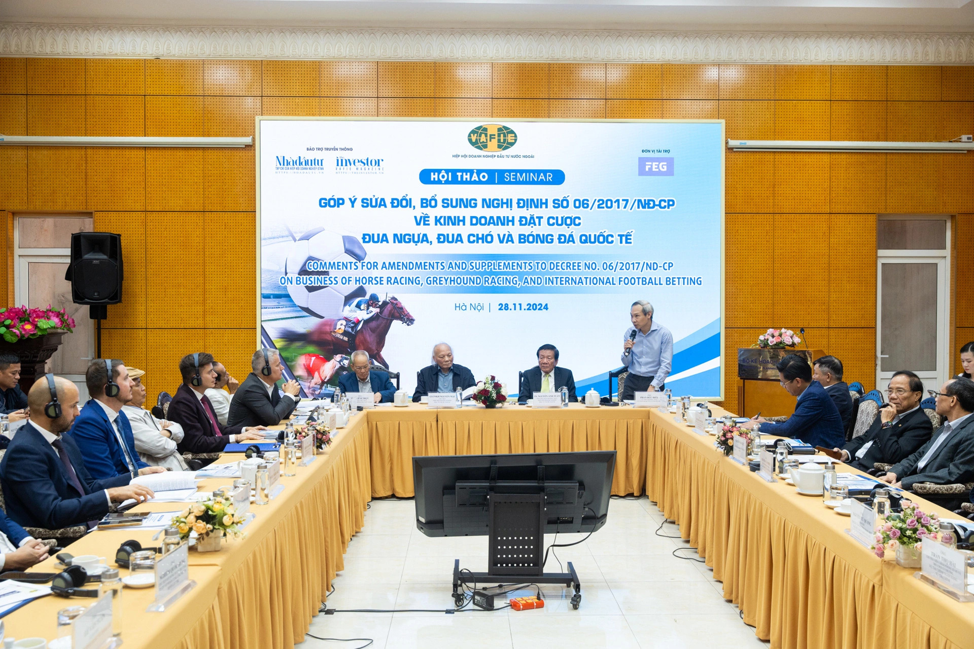 Participants attend a seminar seeking feedback from industry insiders to amend the central government’s Decree 06/2017 on horse racing, greyhound racing, and international football betting regulations, Hanoi, November 28, 2024. Photo: B.Ngoc