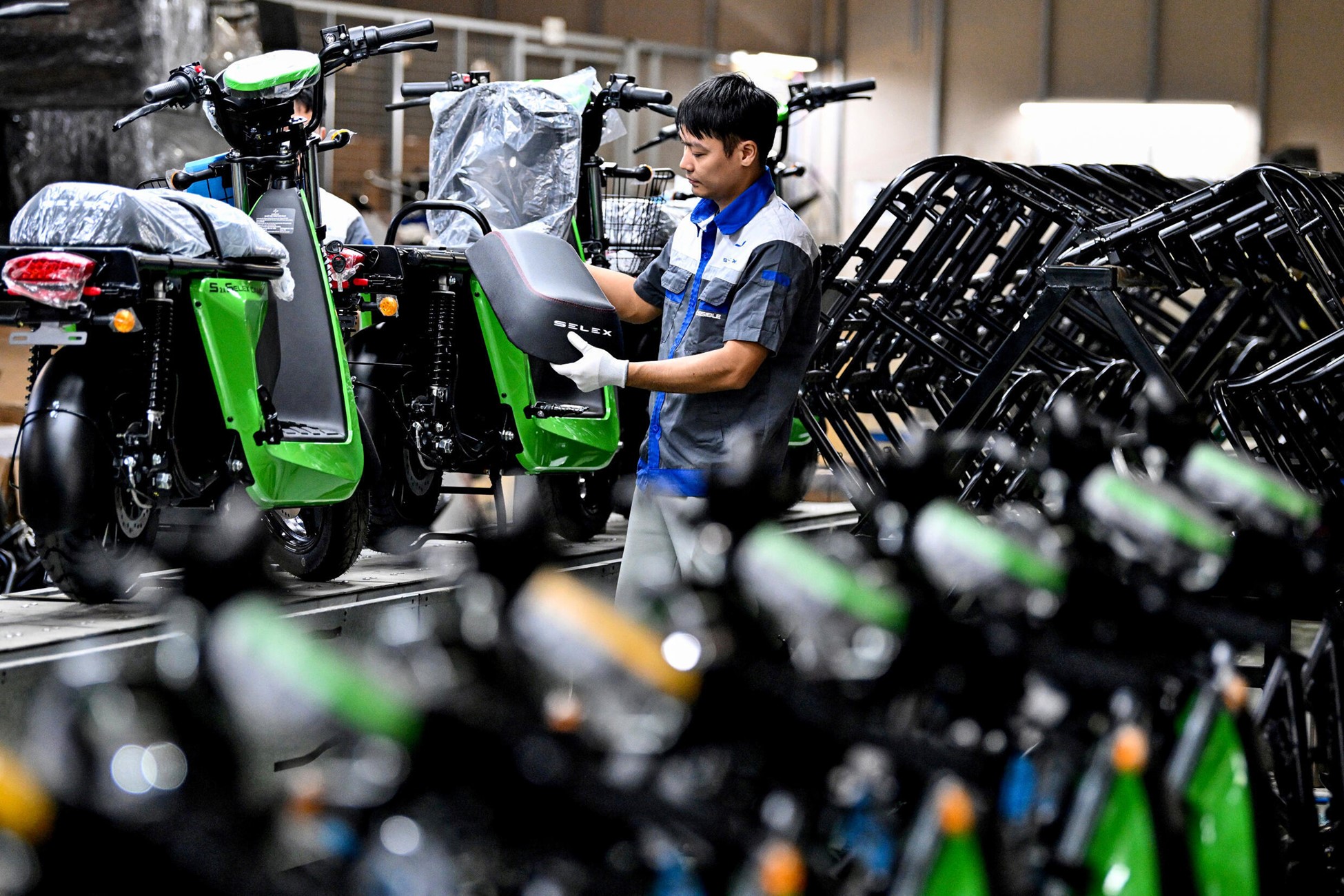 Home-grown start-up Selex, which makes e-bikes and battery packs, has pioneered a quick-fix for charging problems -- stations where riders can instantly swap a depleted battery for a new one. Photo: AFP