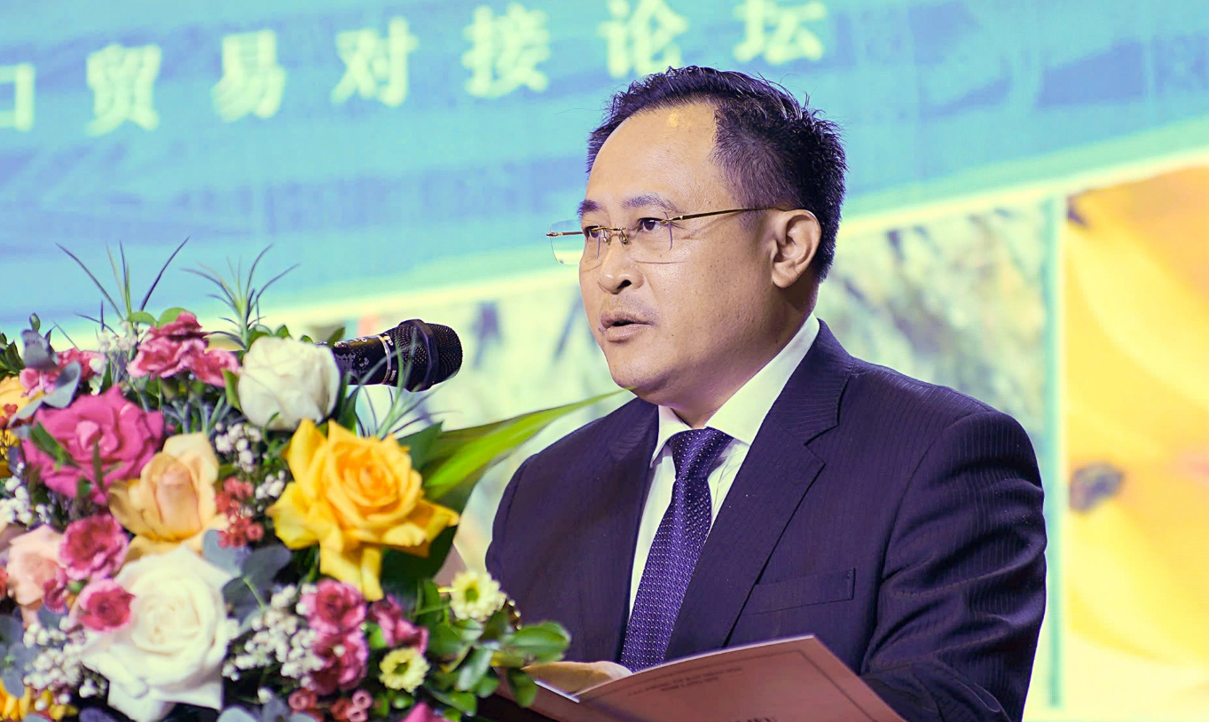 Vice-Chairman of Lang Son People’s Committee Luong Trong Quynh delivers his speech at a Vietnam - China import-export networking forum on December 3, 2024. Photo: Bao Thang / Tuoi Tre