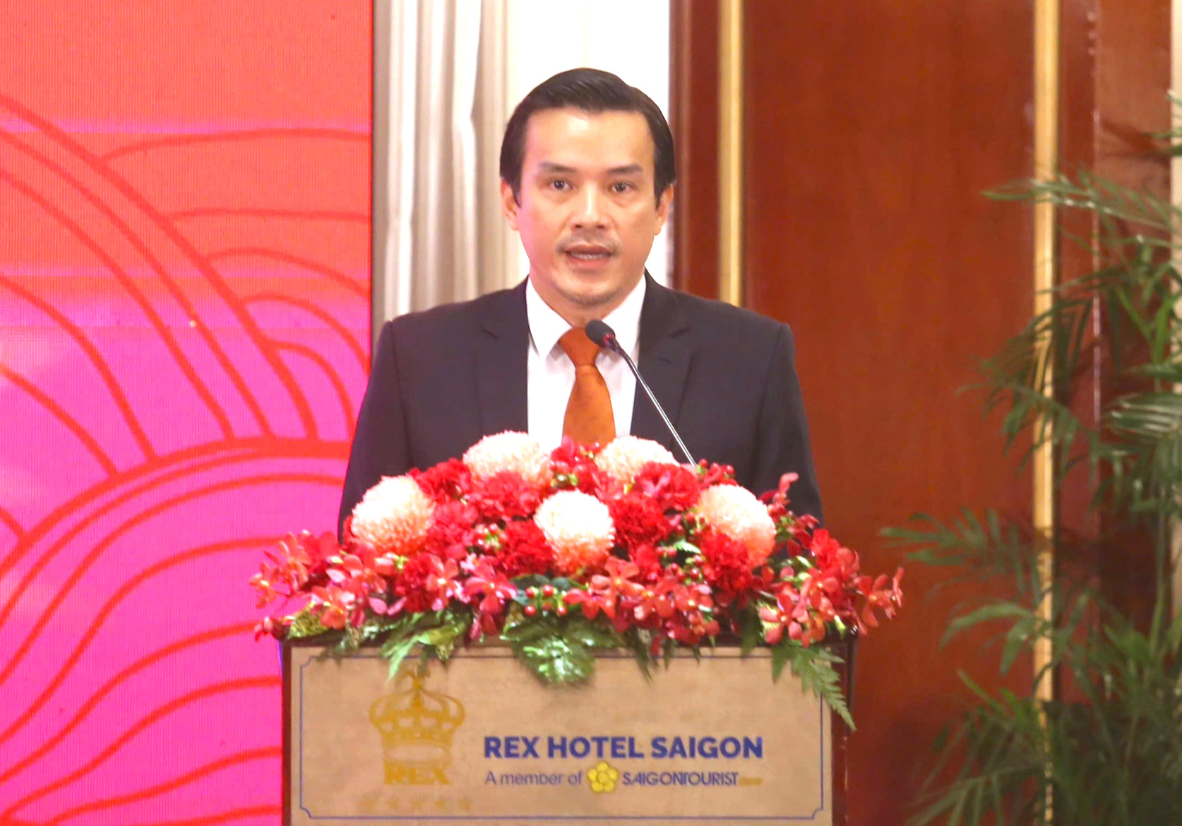 Nguyen Nam Nhan, deputy director of the Department of Culture, Sports, and Tourism of Ho Chi Minh City, speaks at the press conference for the 2024 Teqball World Championships in Ho Chi Minh City, December 3, 2024. Photo: Duc Khue / Tuoi Tre