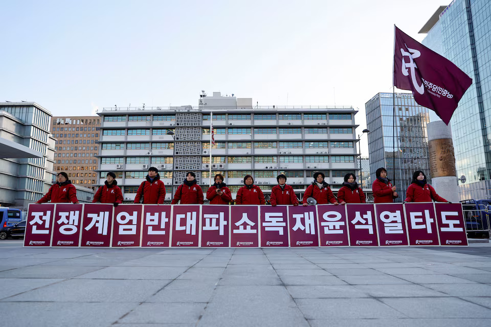 [9/11]People take part in a rally to demand South Korean President Yoon Suk Yeol's removal from power, in Seoul, South Korea, December 4, 2024. Photo: Reuters