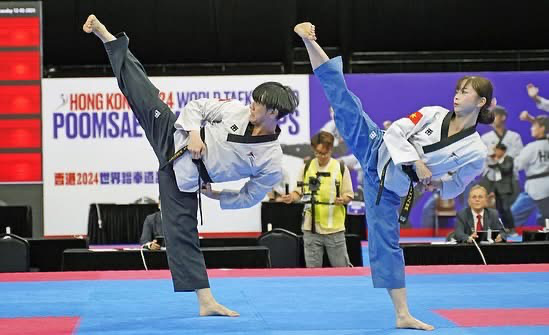 Chau Tuyet Van (R) and Nguyen Thien Phung perform in the U50 mixed pair category at the 2024 World Taekwondo Poomsae Championships in Hong Kong, December 3, 2024. Photo: World Taekwondo