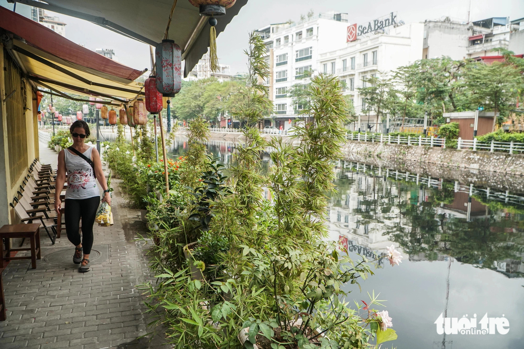 Truc Bach Lake, known for its prime location surrounded by bustling streets, has long been a draw for both locals and international visitors to Hanoi. Photo: Pham Tuan / Tuoi Tre