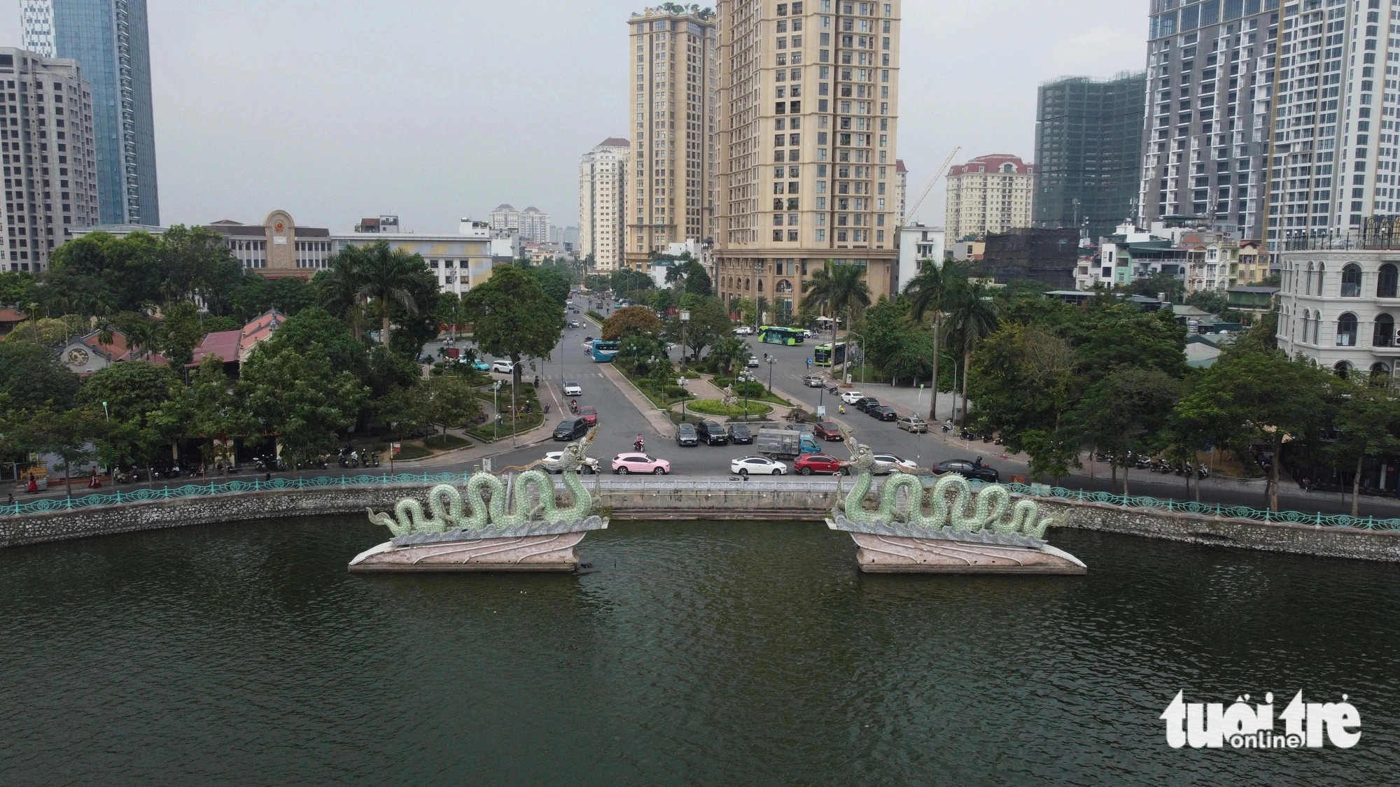 The administration of Tay Ho District in Hanoi has earmarked VND2 trillion ($78 million) for dredging and improving the environment surrounding West Lake. Photo: Pham Tuan / Tuoi Tre