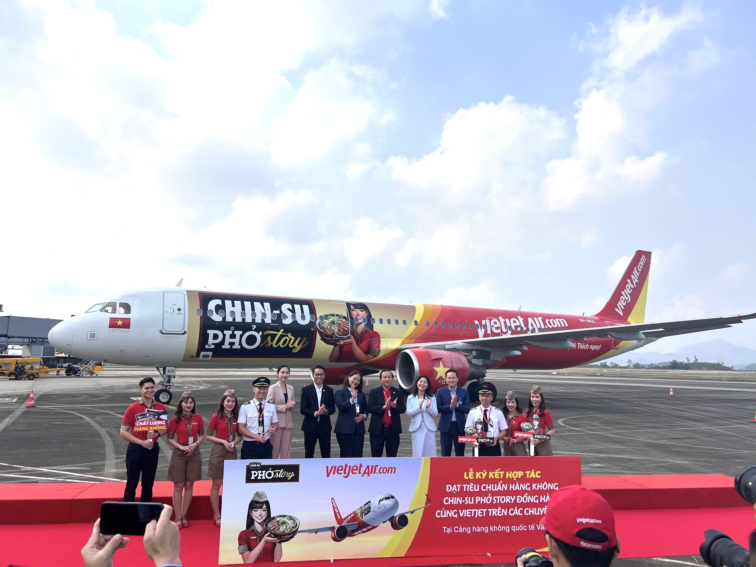 Vietjet, Masan Consumer join hands to bring CHIN-SU Pho Story to flights