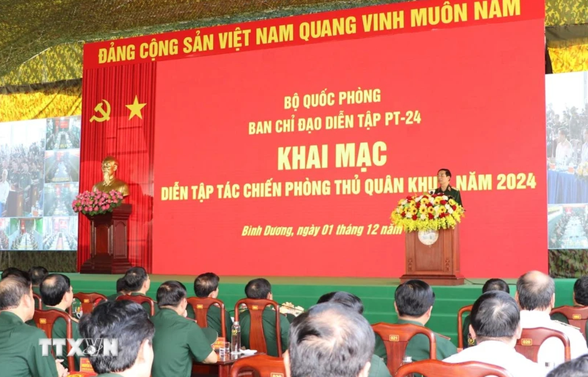 Vietnam posthumously honors 12 martyrs who died in military drill