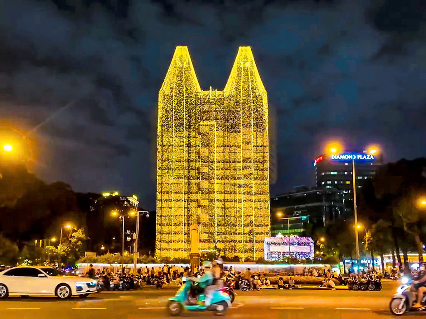 Notre-Dame Cathedral in Ho Chi Minh City shines bright with 500,000 LED lights for Christmas