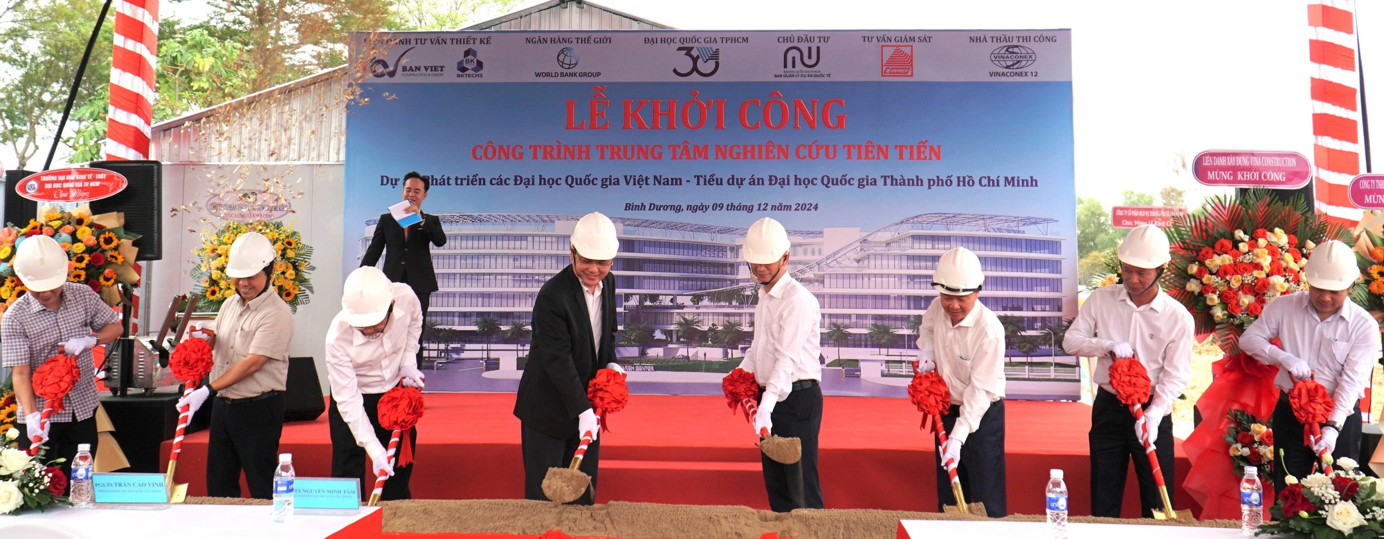 Delegates attend a ground-breaking ceremony of the Advanced Research and Innovation Center project at the Vietnam National University - Ho Chi Minh City, December 6, 2024. Photo: Khanh Lam 