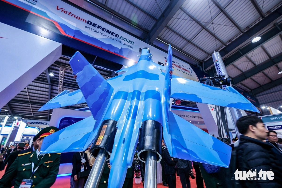 A model of India’s BrahMos supersonic cruise missile found in Su-30MKI aircraft at the Vietnam International Defense Expo 2022 in Hanoi. Photo: Nam Tran / Tuoi Tre