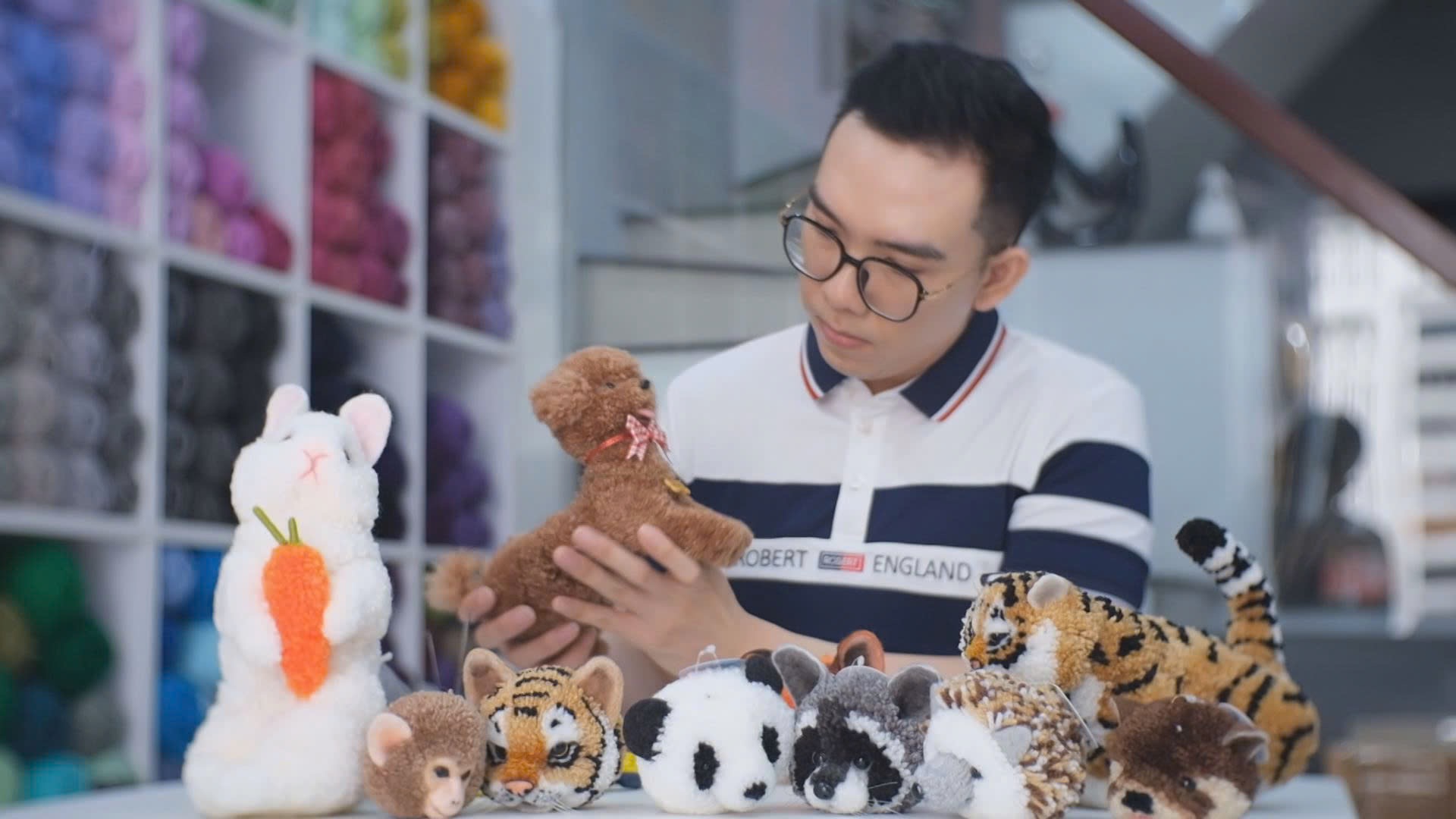 Vietnamese artist turns pompom art into creative craft business