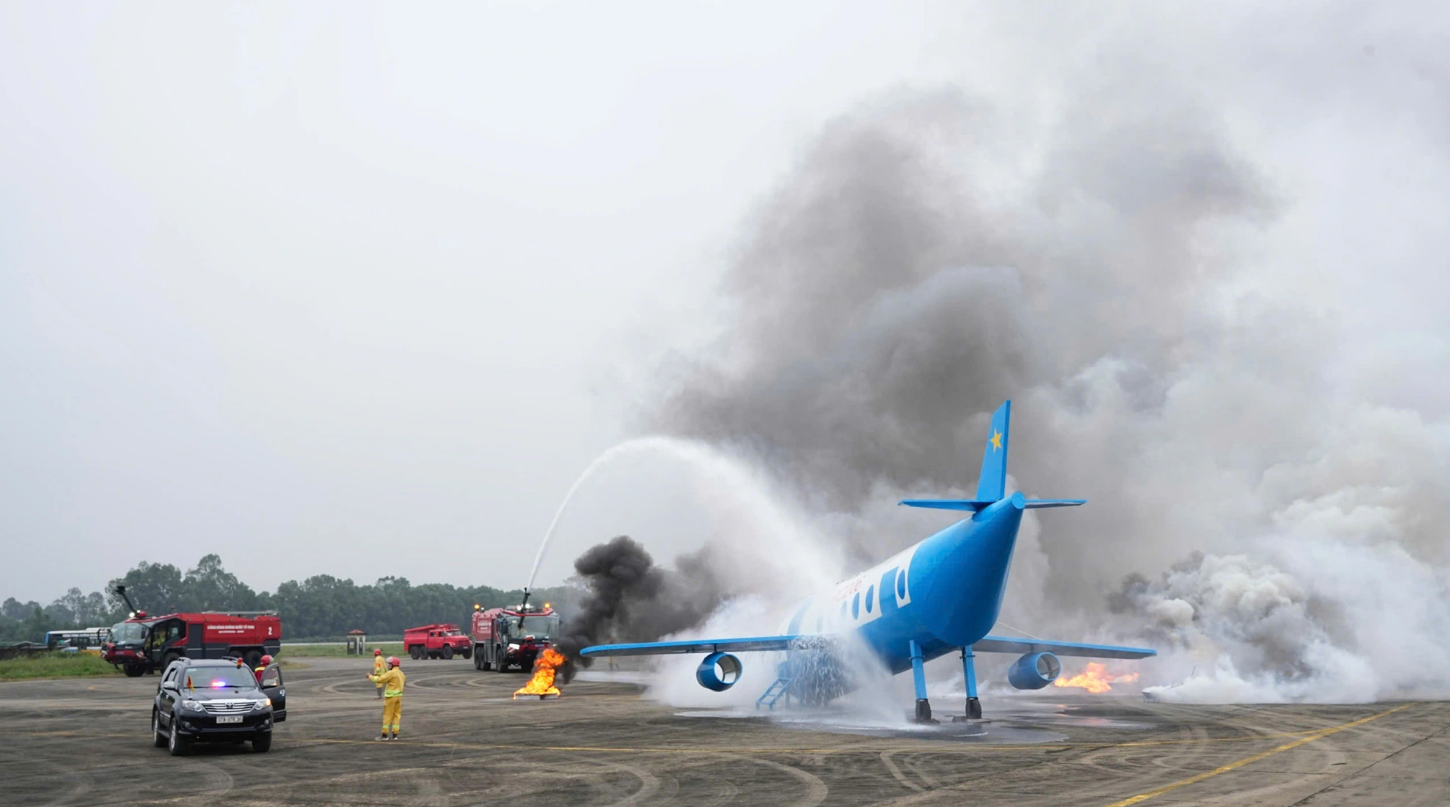 Hanoi, Nghe An hold aircraft rescue drill