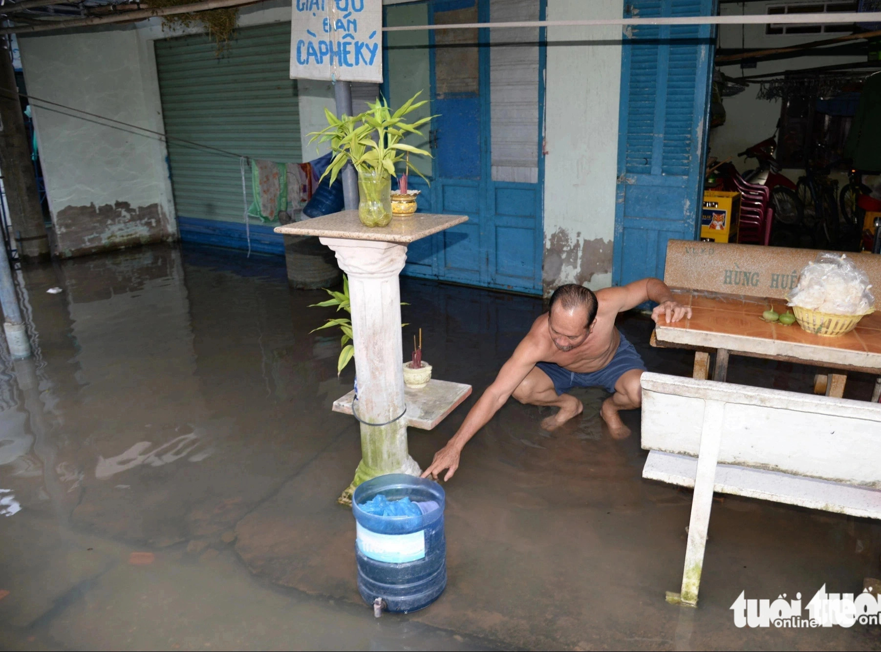 Flooding hits a house in My Tho City, Tien Giang Province, southern Vietnam during high tides in October 2024. Photo: Hoai Thuong / Tuoi Tre