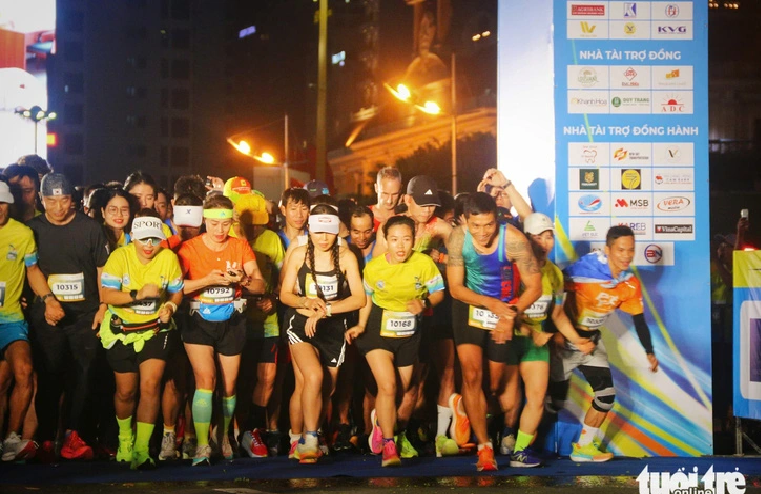 Over 3,000 runners, including 40 foreigners, join 1st night-time run in Vietnam’s Nha Trang