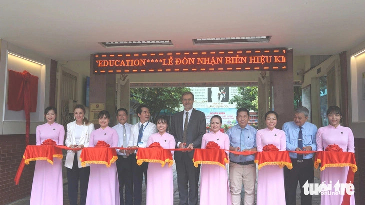 2 schools in Ho Chi Minh City get French education accreditation