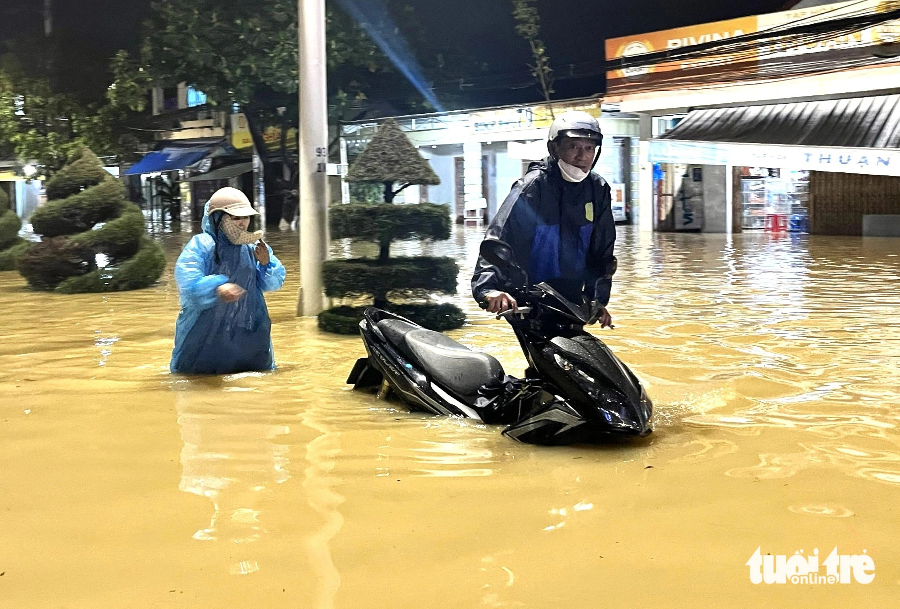 Downpour, reservoir release leave Nha Trang severely flooded