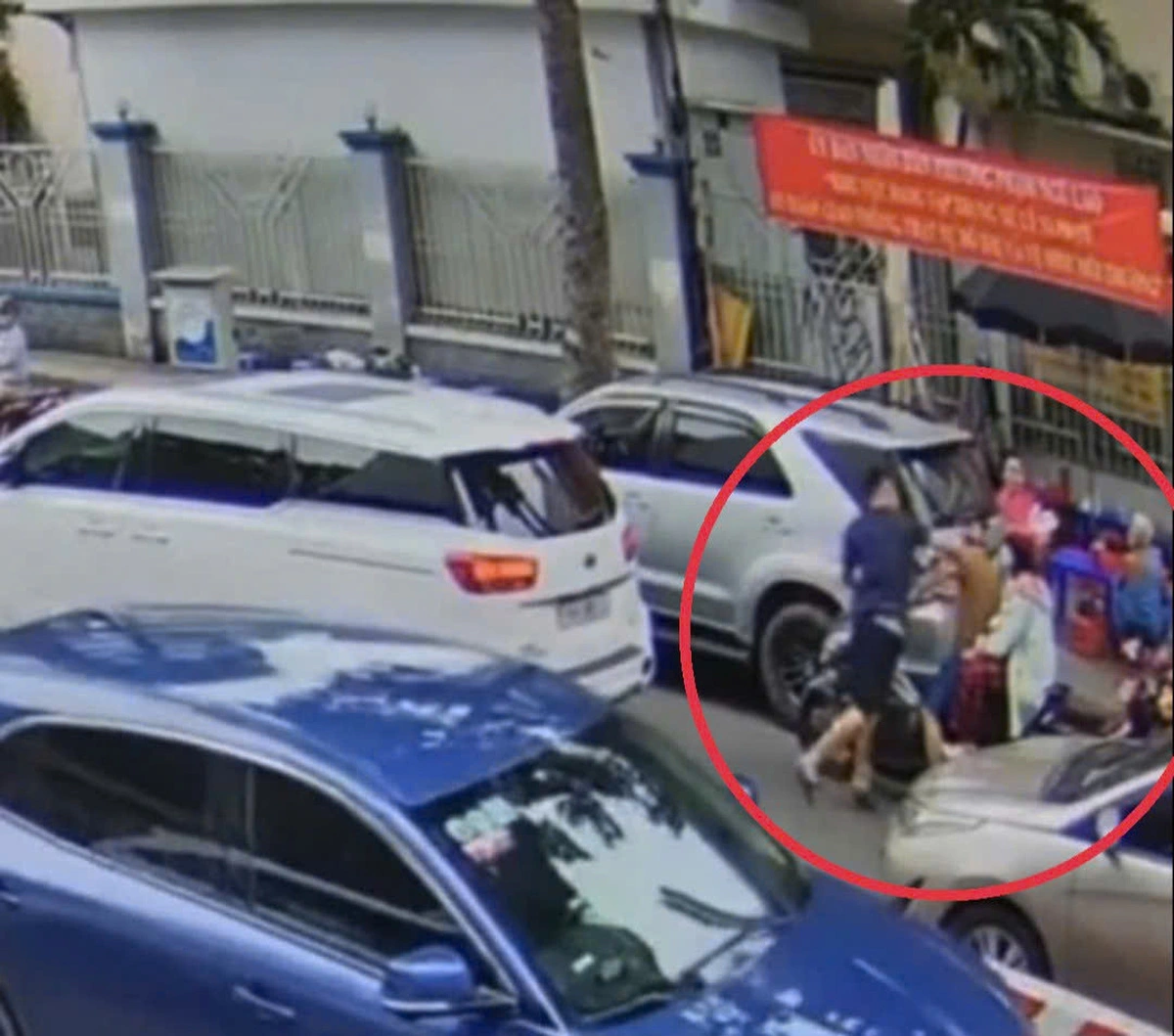 Car driver arrested for assaulting motorcyclist in Ho Chi Minh City