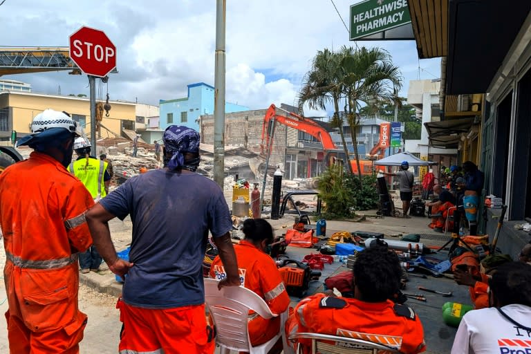 International rescuers join search for Vanuatu quake survivors