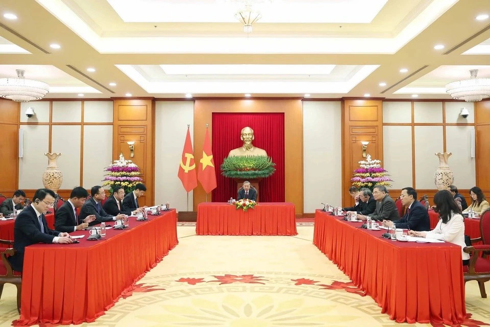 Party General Secretary of Vietnam To Lam holds phone talks with Secretary-General of the ruling People’s Action Party and Prime Minister of Singapore Lawrence Wong on December 20, 2024. Photo: Vietnam News Agency