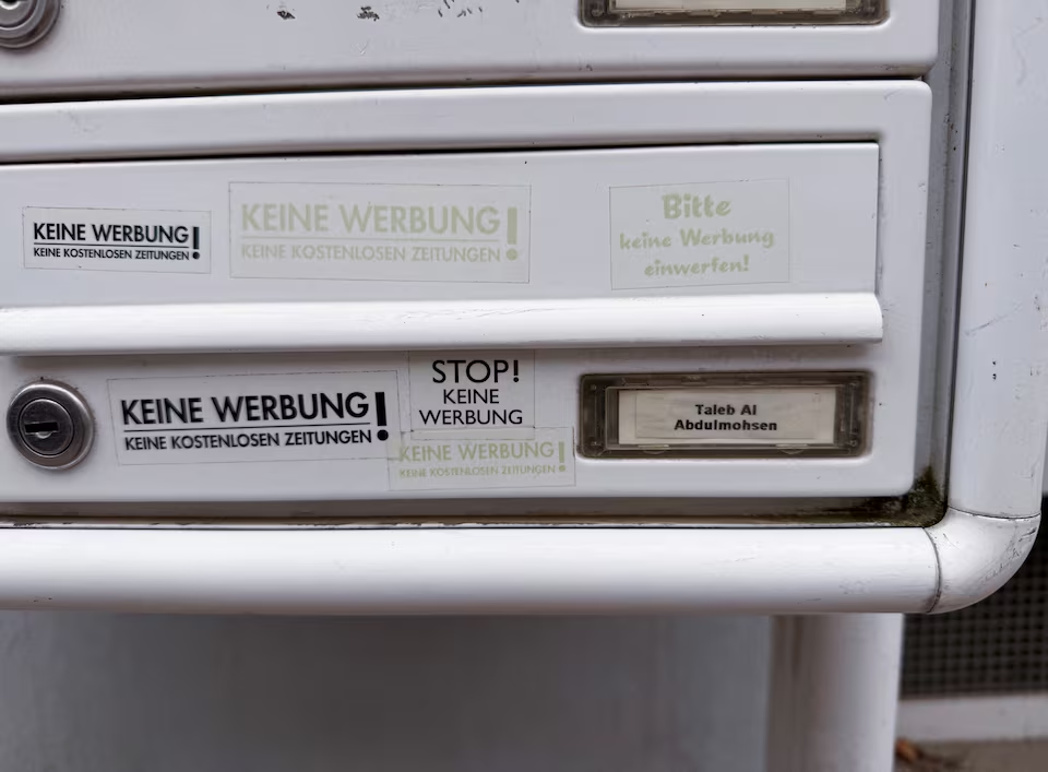 A name is displayed on the mailbox outside the house of the suspect, who rammed a car into a crowd at Magdeburg Christmas market, in Bernburg, where he is believed to have lived, south of Magdeburg, Germany, December 21, 2024. Photo: Reuters