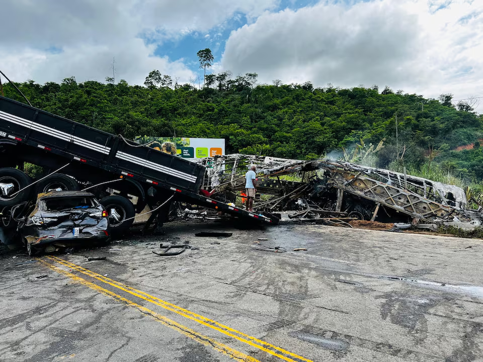 A person inspects the scene of a traffic accident after a packed bus collided with a truck, at the Fernao Dias national highway, near Teofilo Otoni, Brazil, December 21, 2024. Photo: Reuters