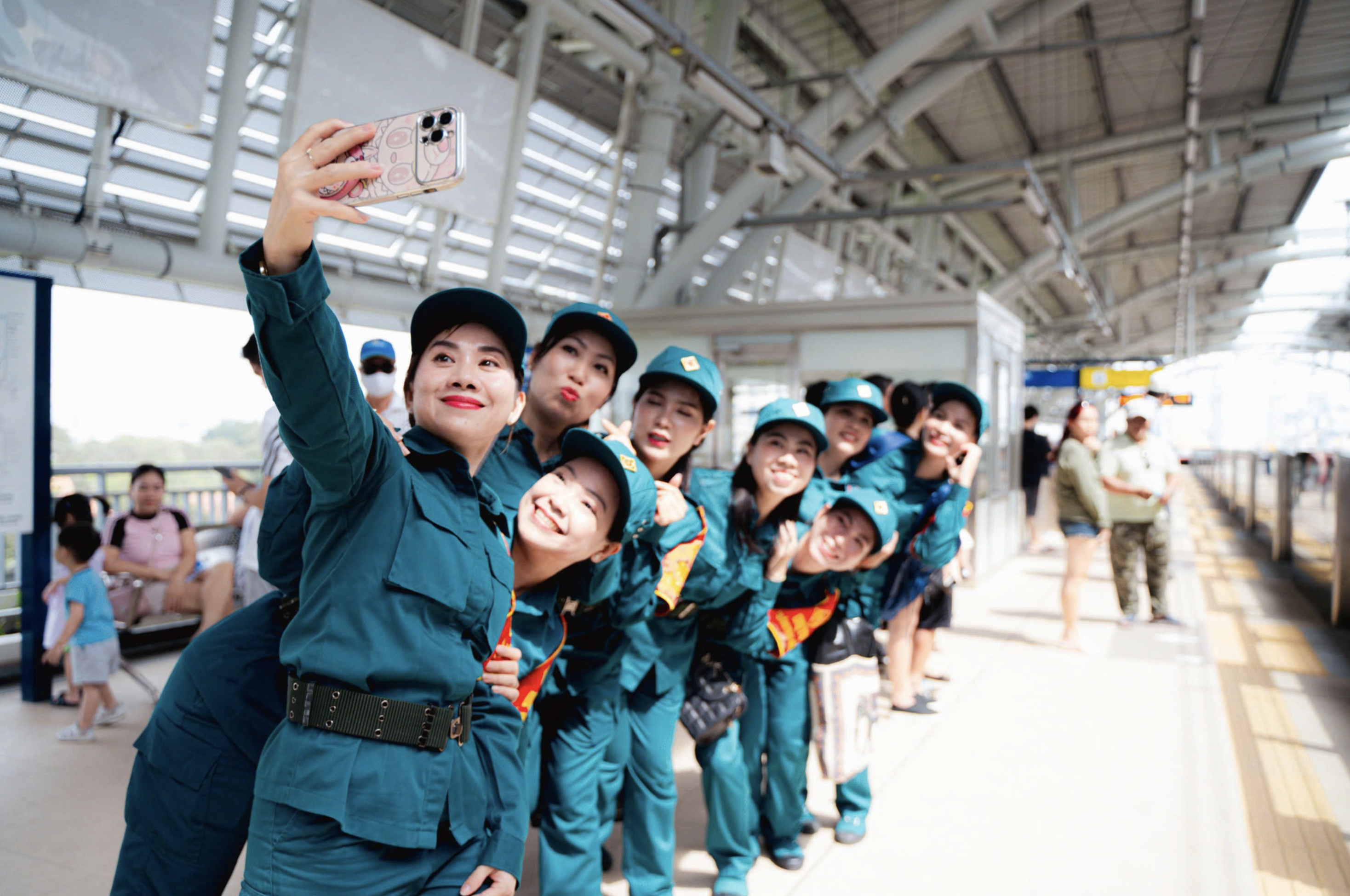 Self-defense female force soldiers take wefies at Van Thanh Metro Station in Binh Thanh District. Photo: Thanh Hiep / Tuoi Tre